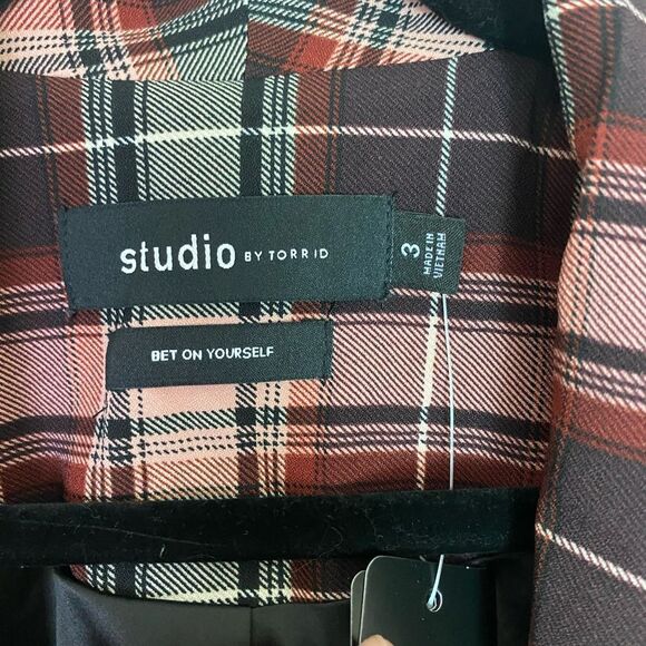 Torrid Plaid Blazer Vintage inspired, Punk, Grunge, Y2K, And trendy 3X NWT - Picture 13 of 13